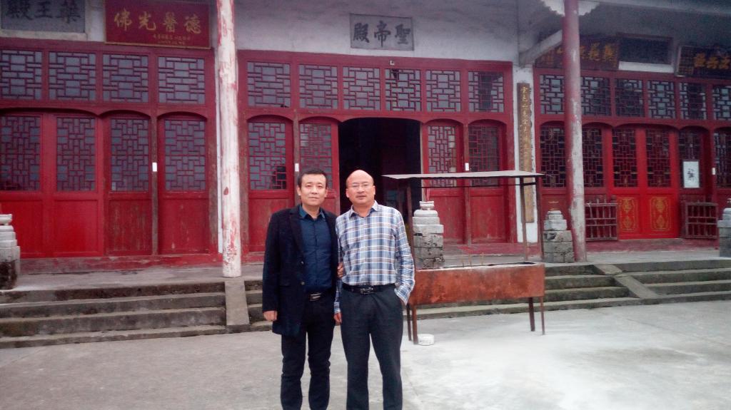 李劲夫陪同张峰老师考察