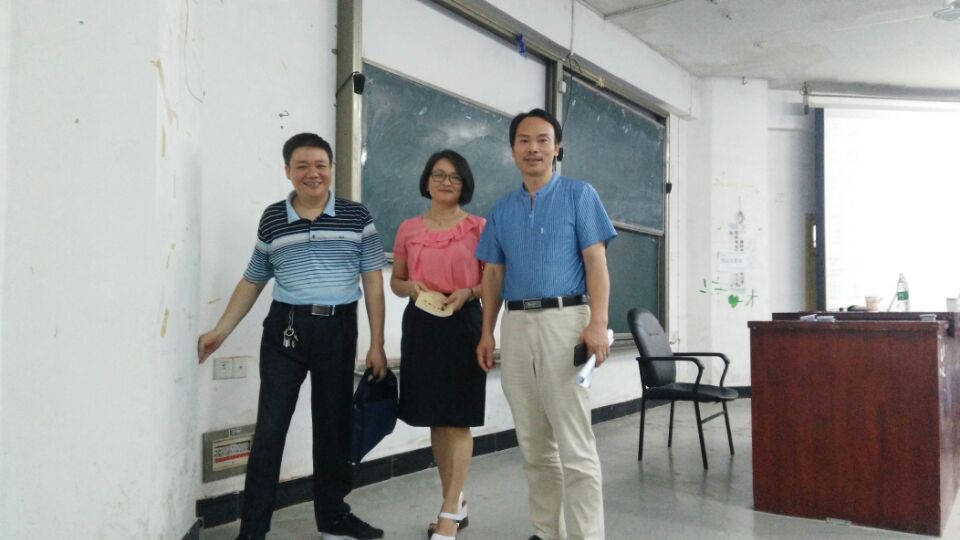 郭馆长与院领导、老师合影