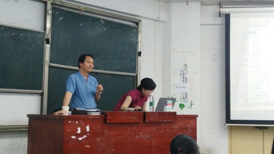 黄立平院长主持讲座