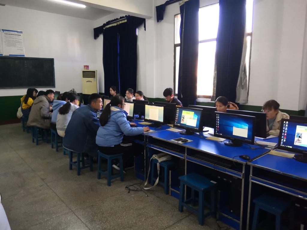 选手们在做策划