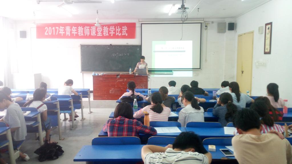 娄底市政府社会热线管理科刘爱辉科长在讲座