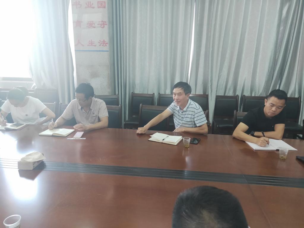 学校第五指导组副组长曾建华作指导