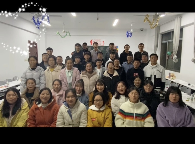 图四:食科班同学为父母送上祝福